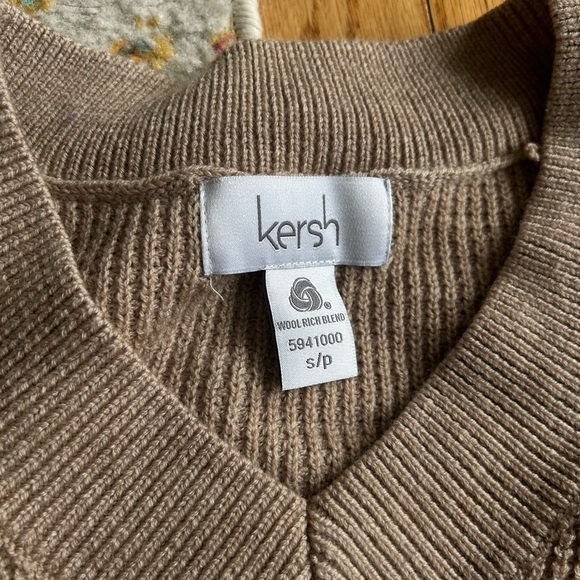 Super Cute Knute Sweater! - Picture 2 of 2